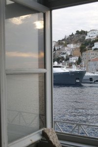 Hydra harbour
