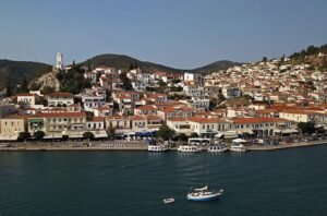 Naziara sailing the Poros canal